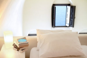 Alafouzou Cave Loft by Blu Bianco Vacation_accommodation_in_Room_Cyclades Islands_Sandorini_Oia